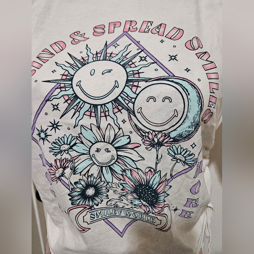 Grphic Tee Bundle - Picture 4 of 12